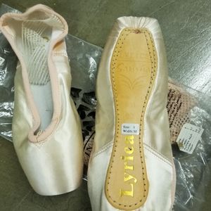 Sansha Lyrica pointe shoes